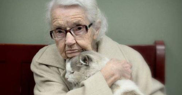 20-Year-Old Cat Gets Adopted By 101-Year-Old Lady – A Match Made In Heaven!